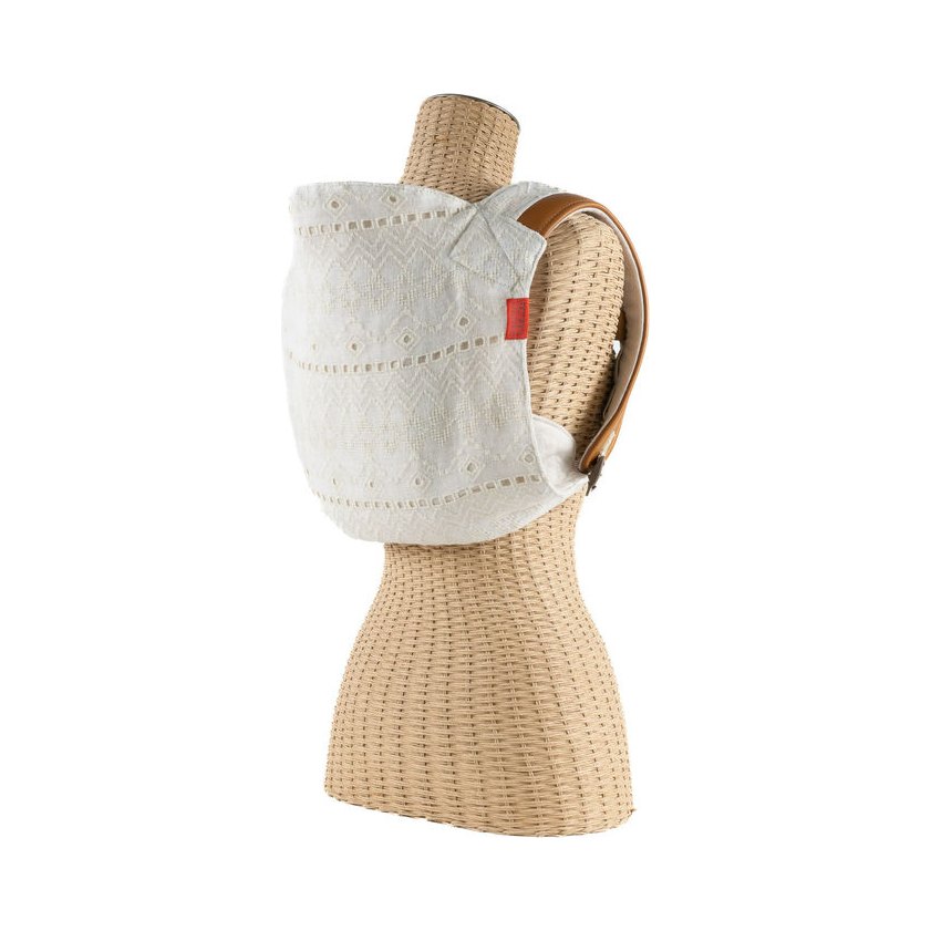 Sakura Bloom onbuhimo — baby carrier recommended by parents on Reddit